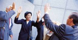 businesswomen-highfive