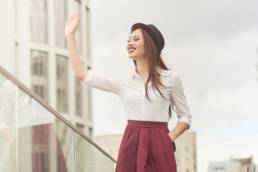 Attract attention with one little word (F)