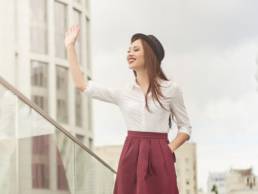 Attract attention with one little word (F)