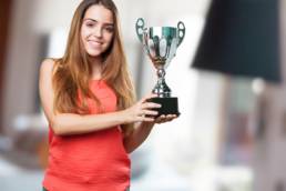 Should the Devil wear Prada? The power of recognition (F)