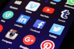 Unlock the power of social media (F)