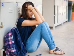 teenage-girl-crying-at-school-featured