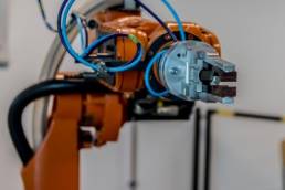 robot arm, AI, automation featured