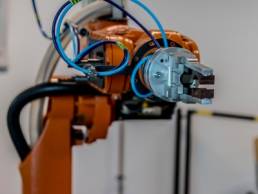robot arm, AI, automation featured