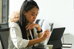 portrait of business woman using digital tablet, female entrepreneur