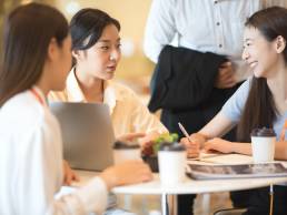 Group of women mentors, mentoring